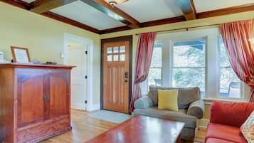 Cottage, 3 Bedrooms | Living room