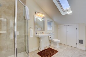 Cottage, 3 Bedrooms | Bathroom - Pet-friendly Albany Cottage With BBQ on the Deck by Redawning (Bend)
