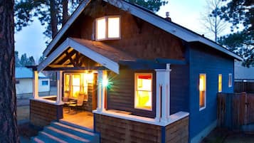 Cottage, 3 Bedrooms | Front of property - evening/night