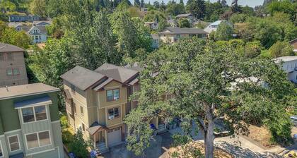 Spacious B2 Townhome with Fireplace and BBQ on the Deck by RedAwning