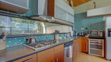 Nhà, 6 phòng ngủ | Bếp riêng | Tủ lạnh, lò nướng, dụng cụ pha cà phê/trà, lò nướng bánh mì