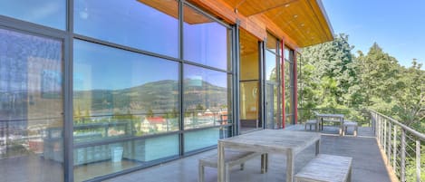 Maison, 6 chambres | Restauration en plein air
