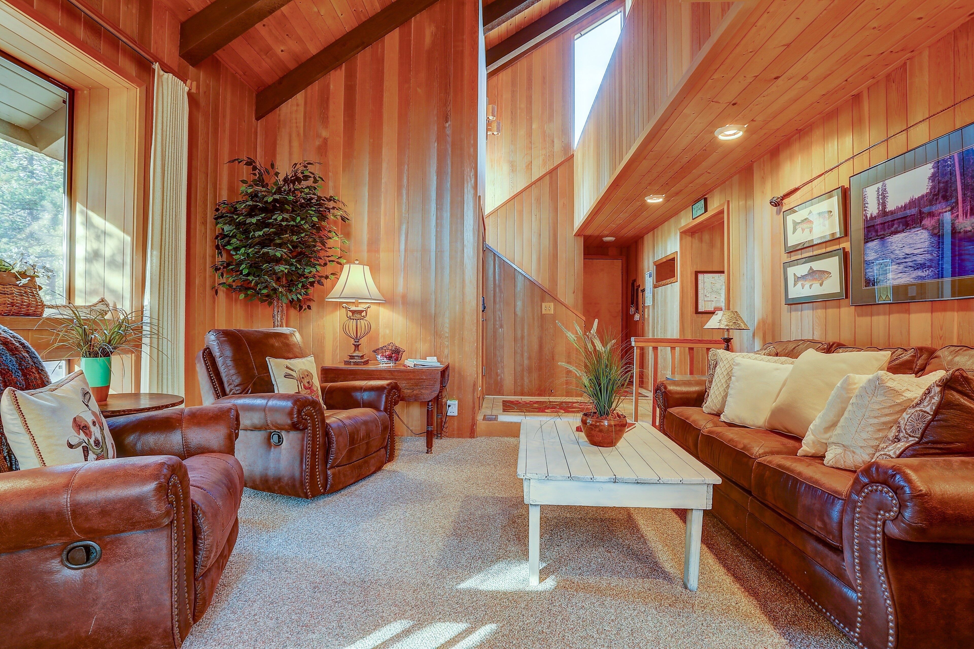 Area keluarga | TV layar datar dan pemutar DVD