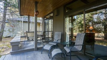 House, 4 Bedrooms | Terrace/patio