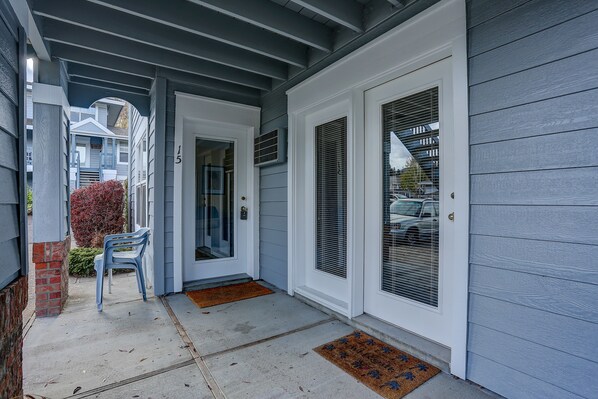 Studio | Property grounds - 15 Lodge Condo with Hood River Bridge View by RedAwning (Hood River)