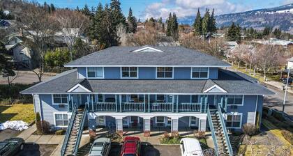 15 Lodge Condo with Hood River Bridge View by RedAwning