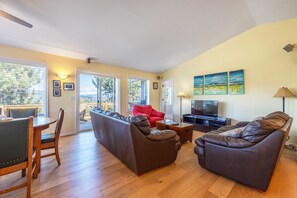 House, 2 Bedrooms | Living area | TV - River Ranch 2 Bedroom Home by RedAwning (Hood River)