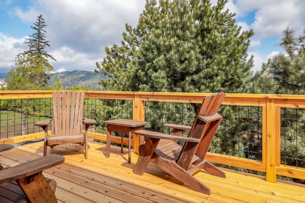 Relax on the deck with a clear view of the surrounding mountains.