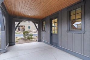 House, 5 Bedrooms | Exterior detail