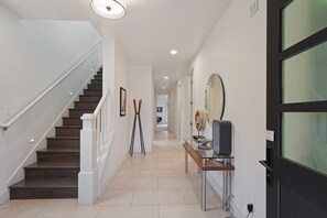 House, 5 Bedrooms | Interior
