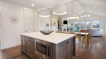 House, 5 Bedrooms | Interior