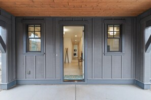 House, 5 Bedrooms | Exterior detail