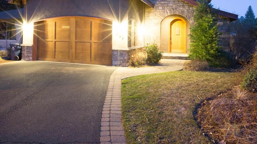 Drake Park 3 Bedroom Home by RedAwning