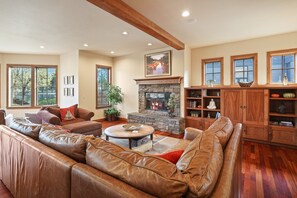 Living area - Drake Park 3 Bedroom Home by RedAwning (Bend)