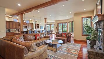 House, 3 Bedrooms | Living area | Flat-screen TV, DVD player