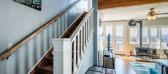 Grandview 3 Bedroom Home by RedAwning