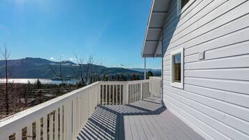 House, 3 Bedrooms | Property grounds