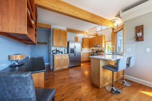 Private kitchen | Fridge, oven, coffee/tea maker, toaster