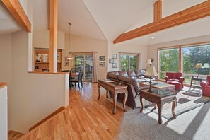 House, 5 Bedrooms | Living area - 11 Tournament 5 Bedroom Home by RedAwning (Bend)