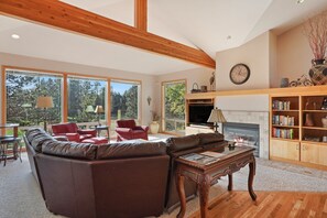 House, 5 Bedrooms | Living area - 11 Tournament 5 Bedroom Home by RedAwning (Bend)