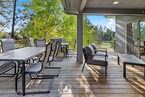 House, 5 Bedrooms | Outdoor dining - 11 Tournament 5 Bedroom Home by RedAwning (Bend)