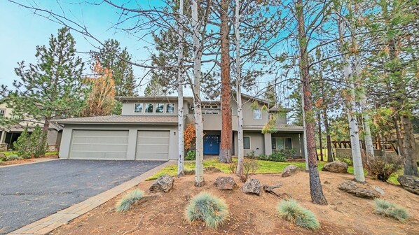 House, 5 Bedrooms | Exterior