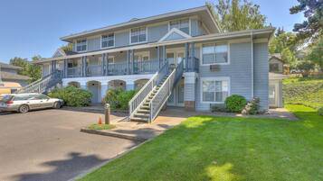 Condo, 2 Bedrooms | Exterior