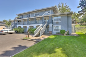 Condo, 2 Bedrooms | Exterior