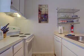 Condo, 2 Bedrooms | Interior