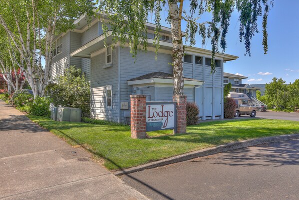 Condo, 2 Bedrooms | Exterior