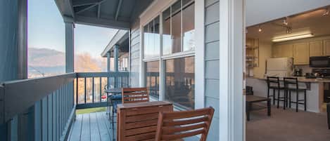 Condo, 2 Bedrooms | Property grounds