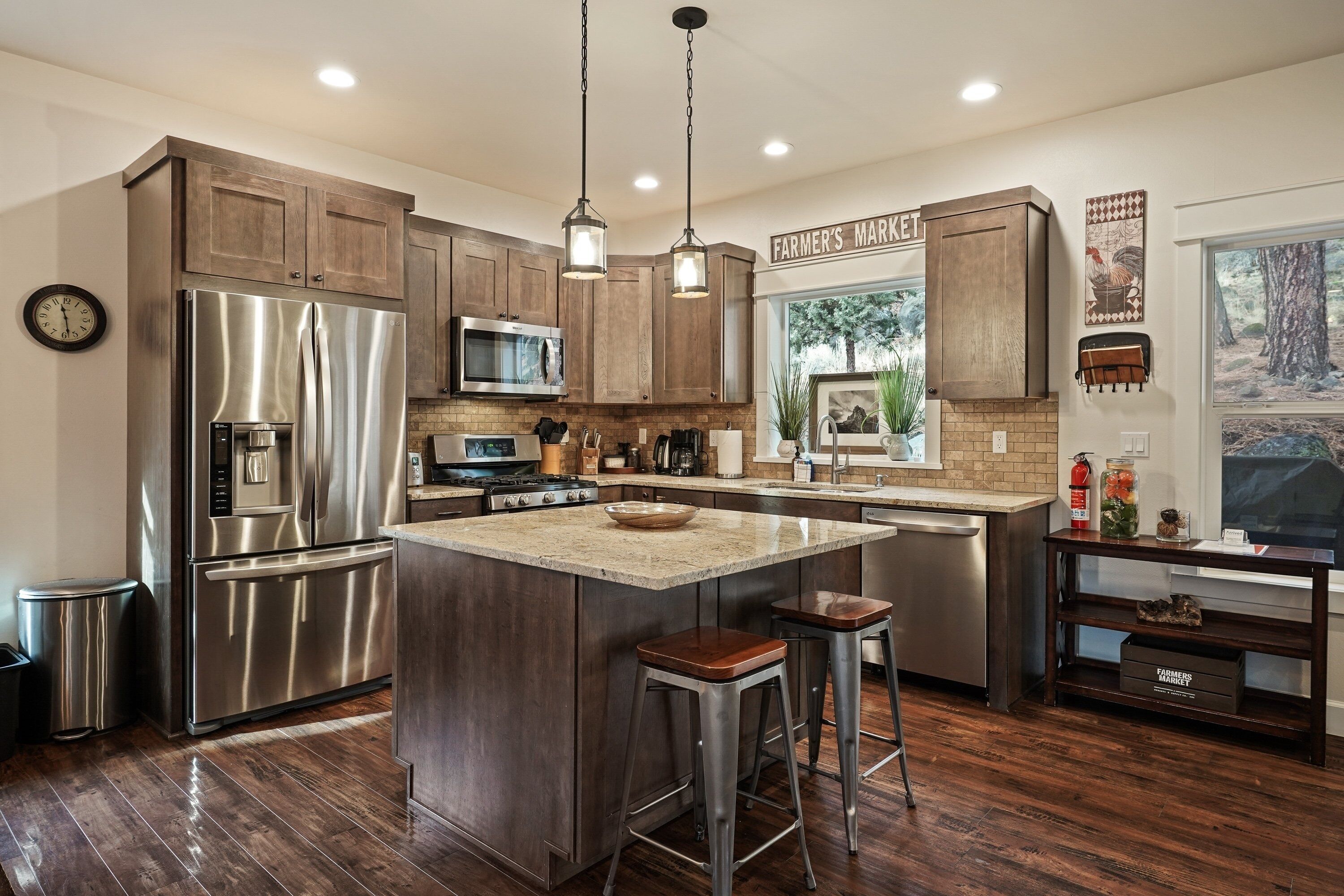 House, 5 Bedrooms | Private kitchen | Fridge, microwave, oven, stovetop