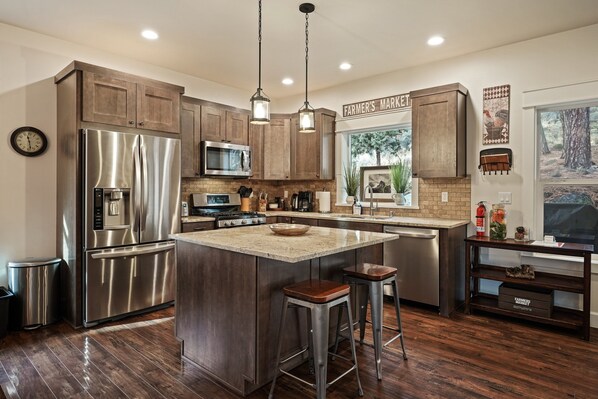 House, 5 Bedrooms | Private kitchen | Fridge, microwave, oven, stovetop - Trails End 5 Bedroom Home by RedAwning (Bend)