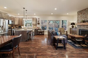 House, 5 Bedrooms | Private kitchen | Fridge, microwave, oven, stovetop - Trails End 5 Bedroom Home by RedAwning (Bend)