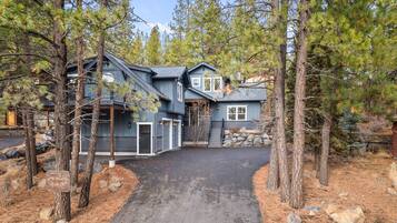House, 5 Bedrooms | Exterior
