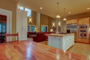 House, 3 Bedrooms | Private kitchen