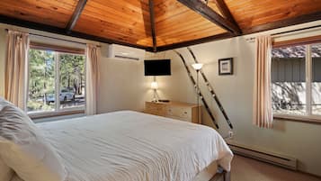 House, 2 Bedrooms | 2 bedrooms, travel crib, free WiFi, bed sheets