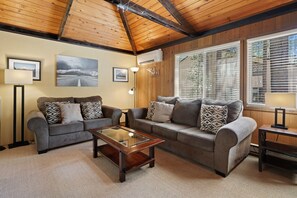 House, 2 Bedrooms | Living area