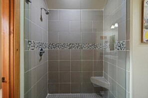 Casa, 5 habitaciones | Baño | Secadora de cabello, toallas, shampoo 