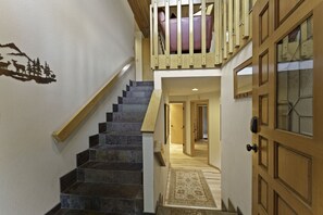 House, 5 Bedrooms | Interior