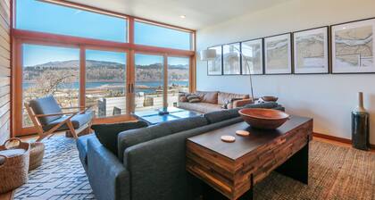ALOFT Airy Design Townhouse with Columbia River View by RedAwning