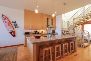 House, 4 Bedrooms | Private kitchen | Fridge, oven, stovetop, coffee/tea maker - ALOFT Airy Design Townhouse with Columbia River View by RedAwning (Hood River)