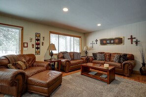 House, 3 Bedrooms | Living area | TV