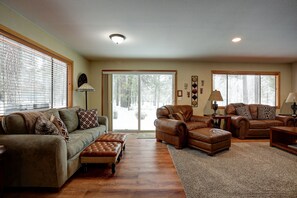 House, 3 Bedrooms | Living area | TV - Pet-Friendly 6 Otter Home features Bikes to Explore Sunriver Village by RedAwning (Bend)
