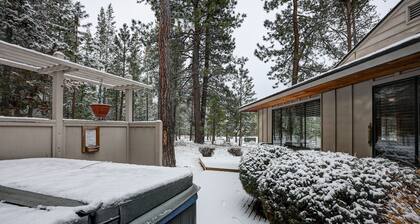 Pet-Friendly 6 Otter Home features Bikes to Explore Sunriver Village by RedAwning