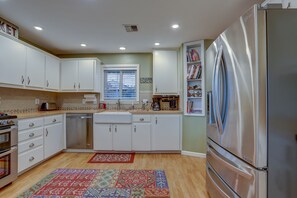 Maison, 3 chambres | Cuisine privée | Réfrigérateur, four, cafetière/bouilloire, grille-pain