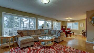 House, 3 Bedrooms | Living area | Smart TV
