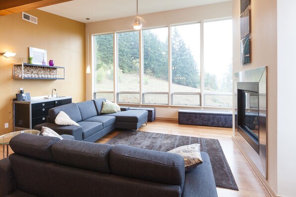 House, 4 Bedrooms | Living area