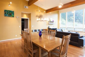 House, 4 Bedrooms | Dining - Mountain House 4 Bedroom Home by RedAwning (Parkdale)