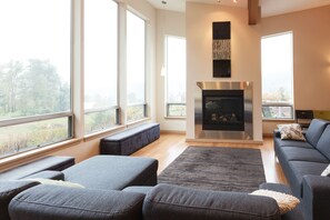 House, 4 Bedrooms | Living area - Mountain House 4 Bedroom Home by RedAwning (Parkdale)